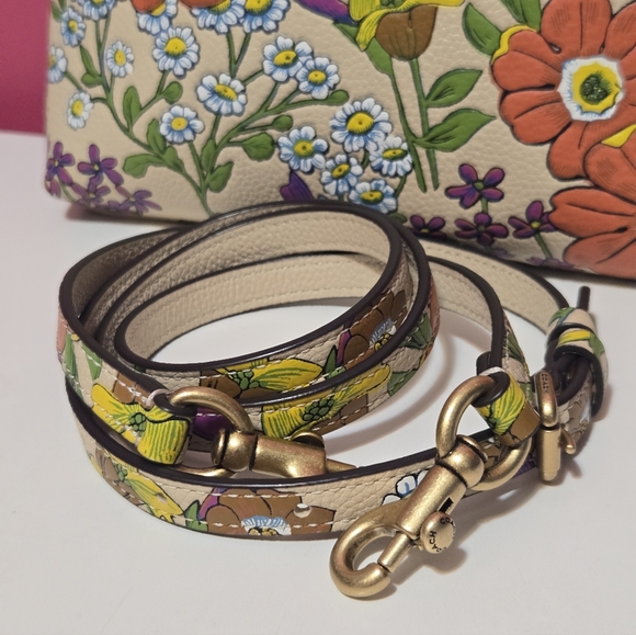 Coach Kitt Messenger Crossbody Bag EUC - Picture 11 of 15